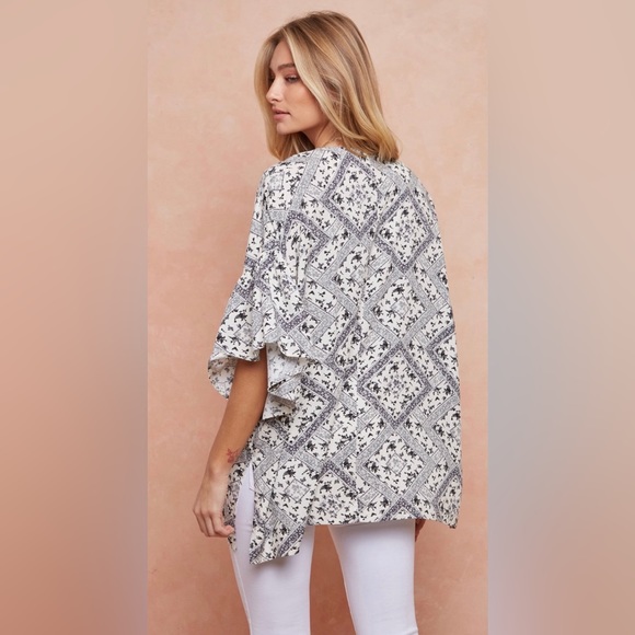 NWOT Doe & Rae Floral Kimono - Picture 3 of 9